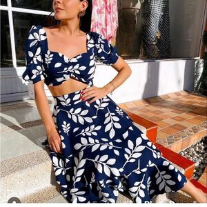 NWT Floral Set Hight Waits Maxi Skirt With Crop Top (Top Ties at Back)Sz M